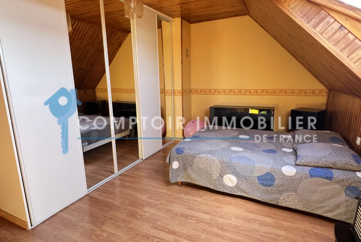Maison familiale de plain-pied à La Ferté Alais avec garage et terrasse 