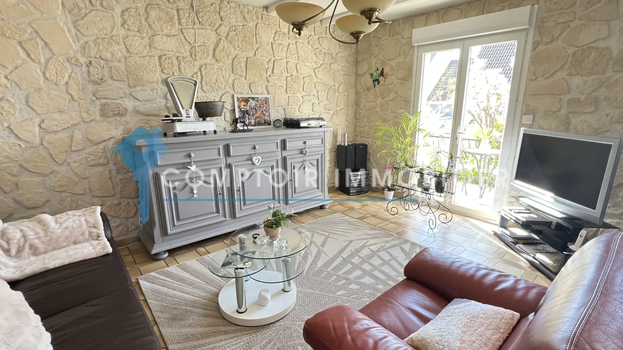 Maison familiale de plain-pied à La Ferté Alais avec garage et terrasse 