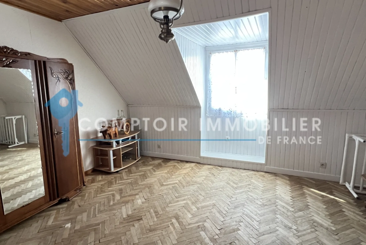 Maison familiale de plain-pied à La Ferté Alais avec garage et terrasse 