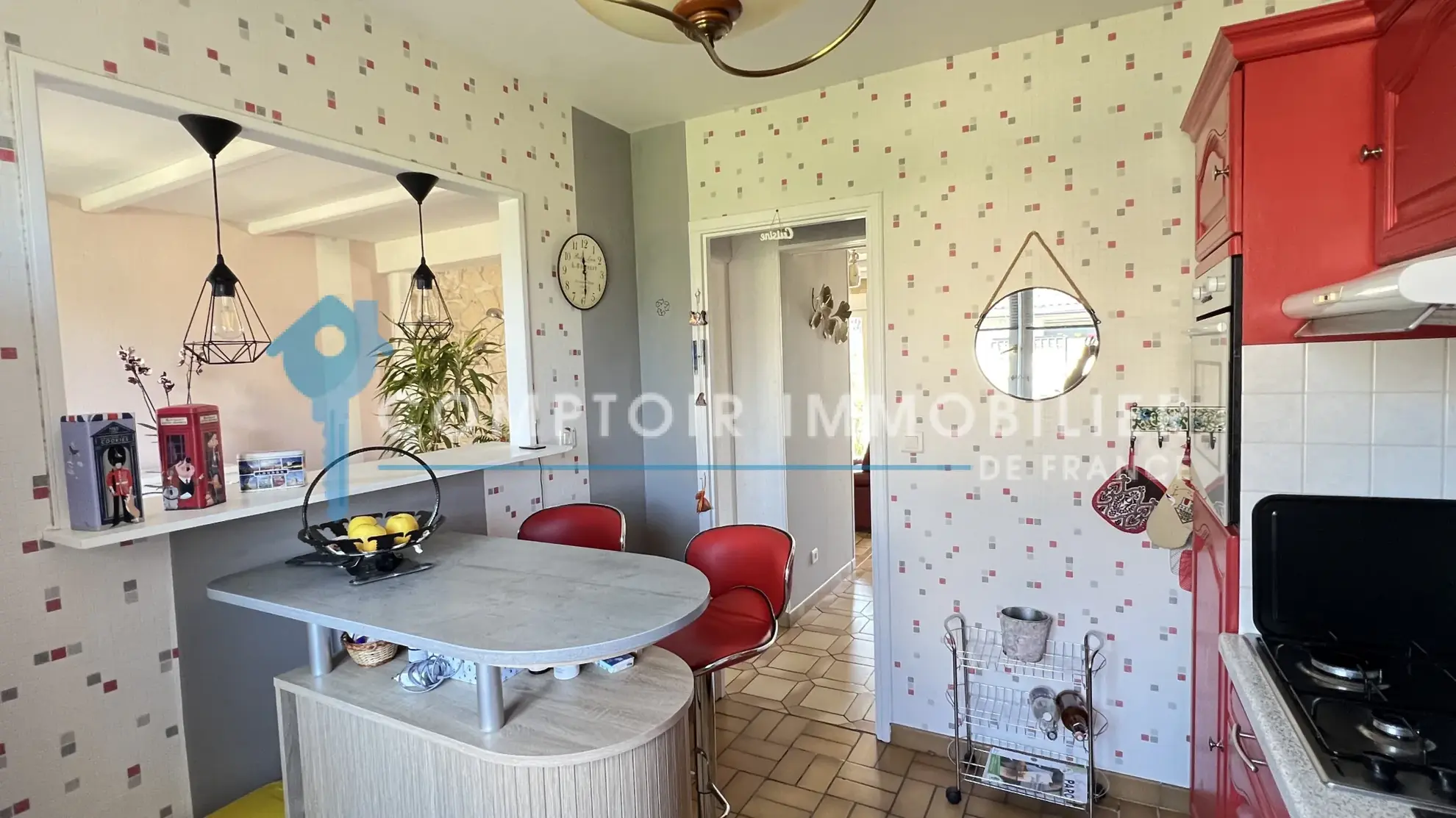 Maison familiale de plain-pied à La Ferté Alais avec garage et terrasse 