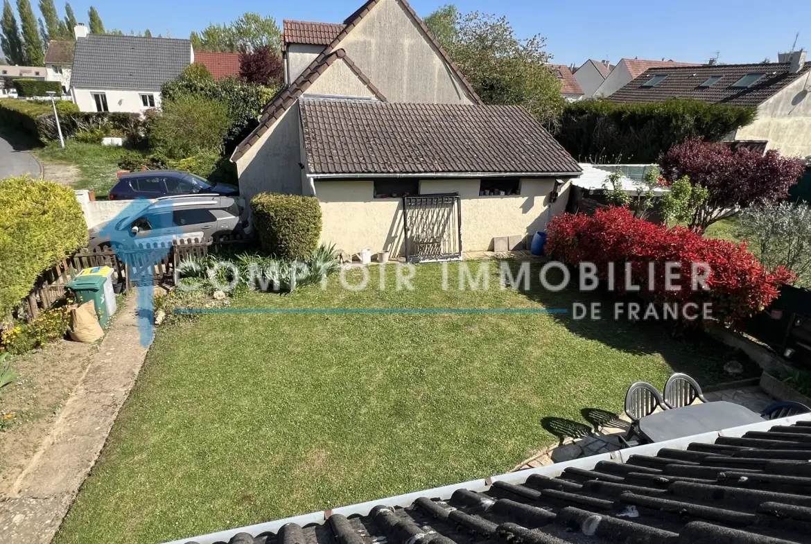 Maison familiale de plain-pied à La Ferté Alais avec garage et terrasse 