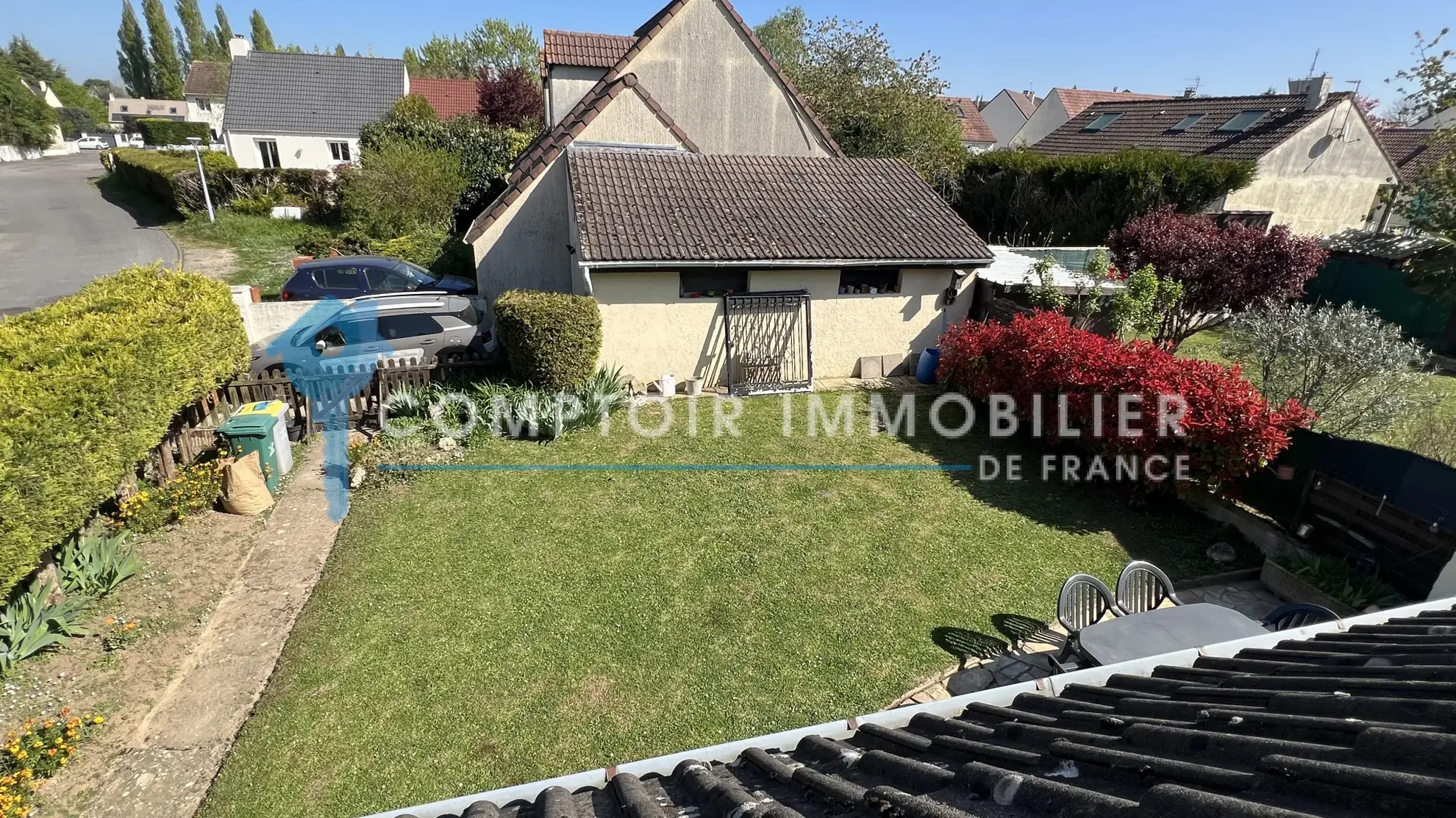 Maison familiale de plain-pied à La Ferté Alais avec garage et terrasse 