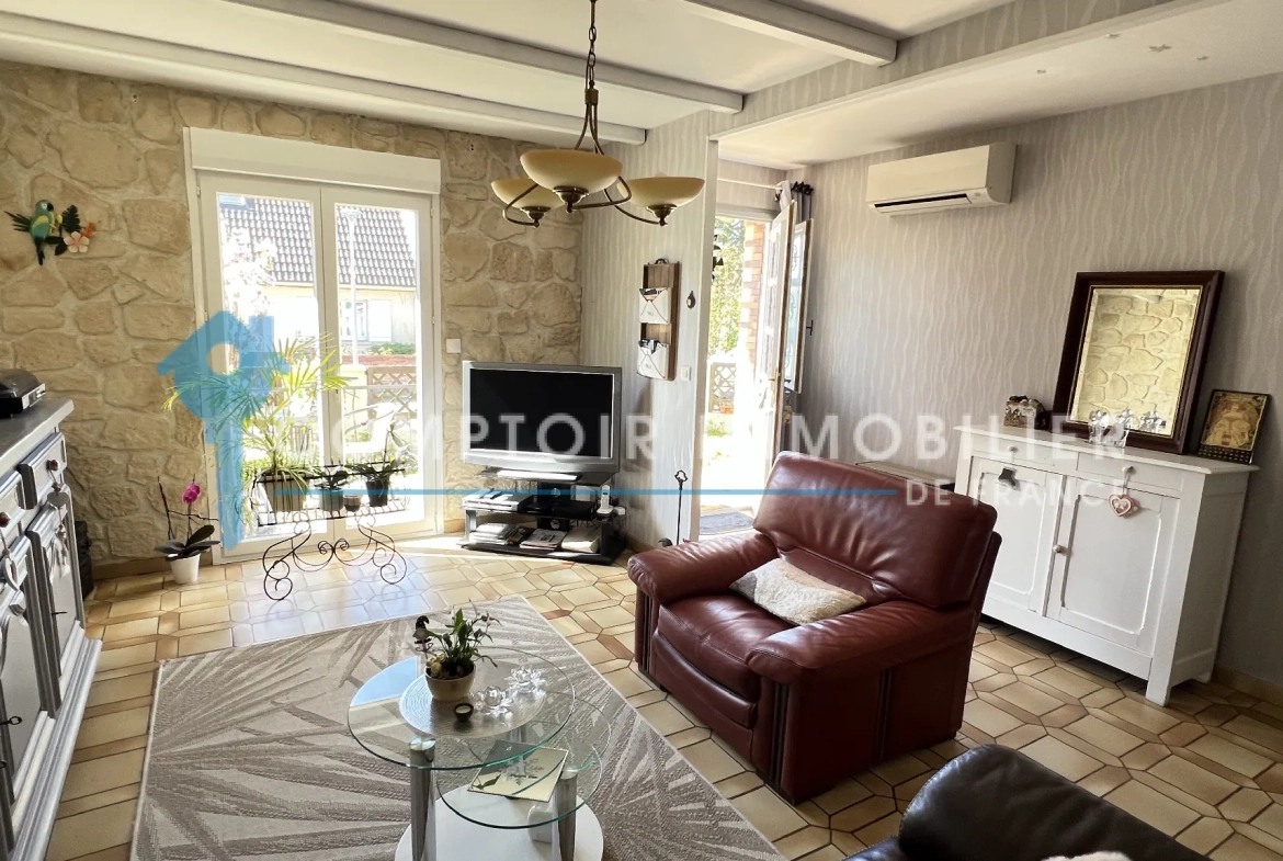Maison familiale de plain-pied à La Ferté Alais avec garage et terrasse 