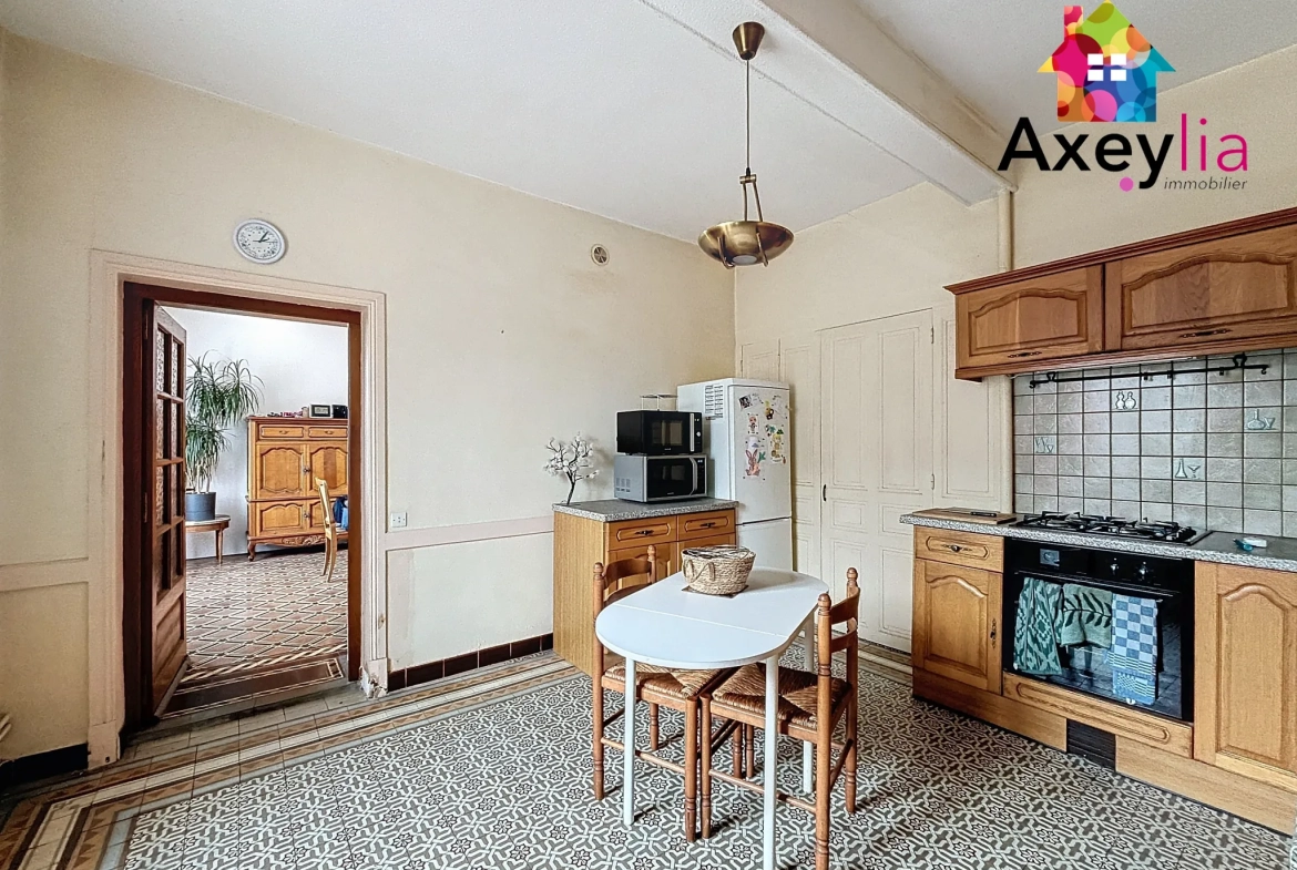 Maison à Pouilly-sous-Charlieu à vendre avec terrain, dépendances et potentiel d'extension 