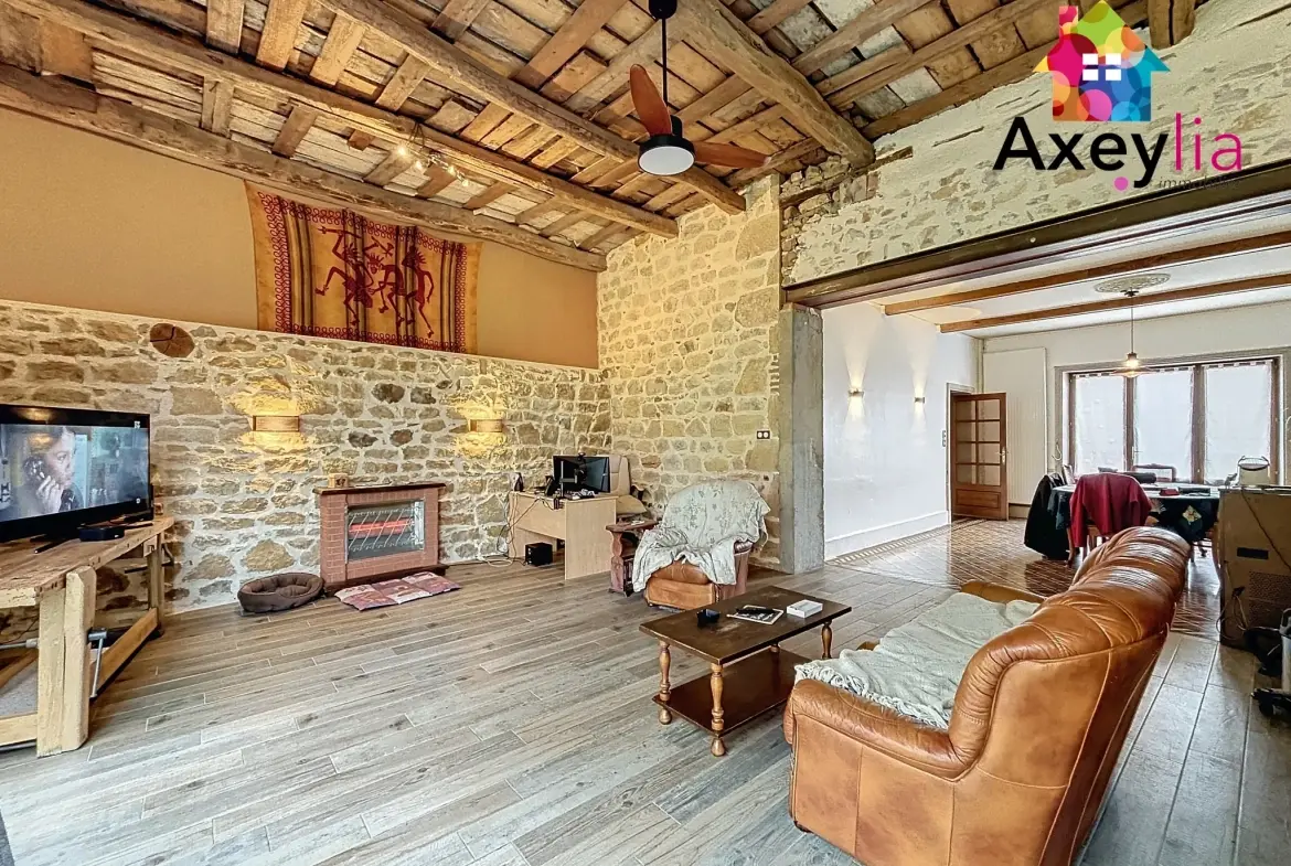 Maison à Pouilly-sous-Charlieu à vendre avec terrain, dépendances et potentiel d'extension 