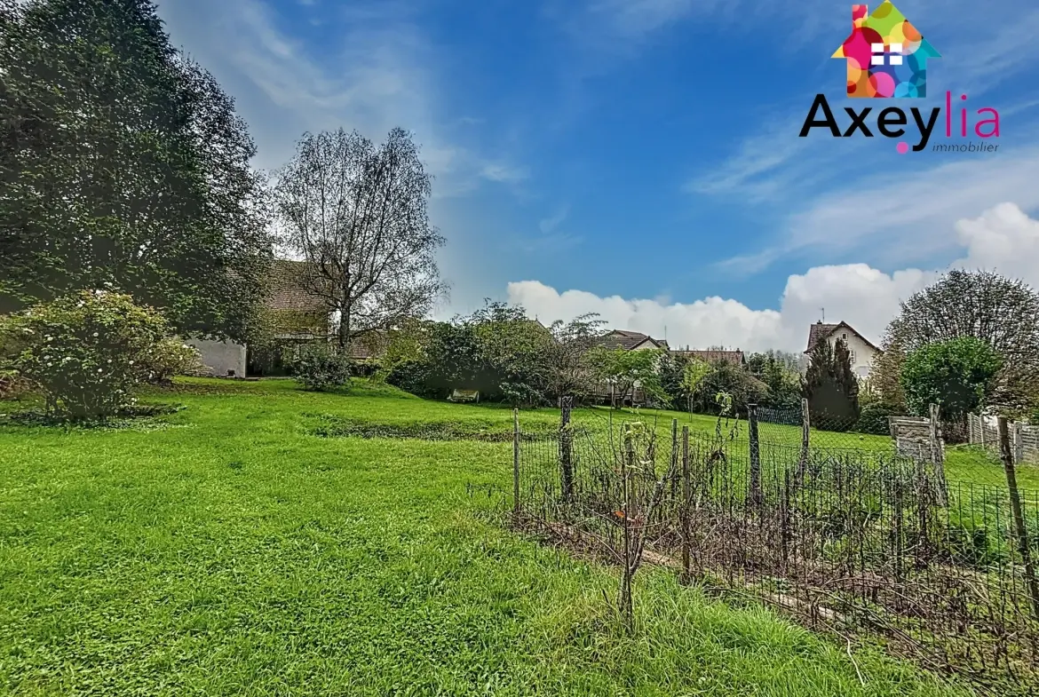 Maison à Pouilly-sous-Charlieu à vendre avec terrain, dépendances et potentiel d'extension 