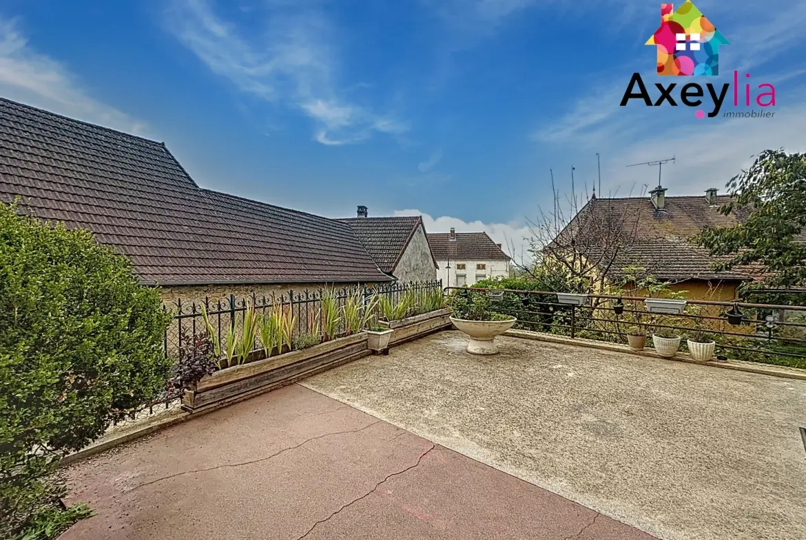 Maison à Pouilly-sous-Charlieu à vendre avec terrain, dépendances et potentiel d'extension 