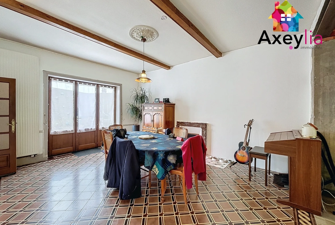 Maison à Pouilly-sous-Charlieu à vendre avec terrain, dépendances et potentiel d'extension 