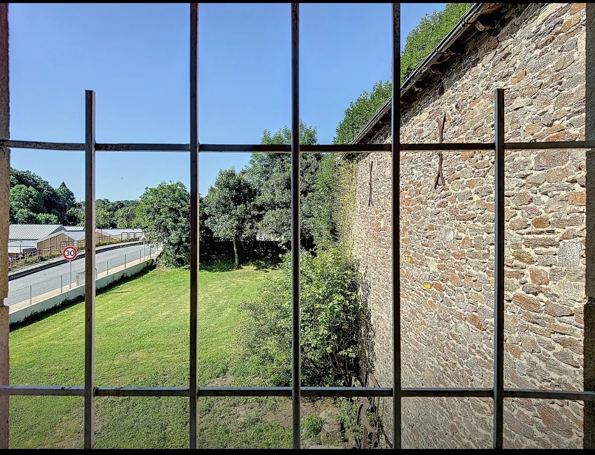 Maison de village rénovée à Ségur avec 3 chambres et terrasse en centre bourg 