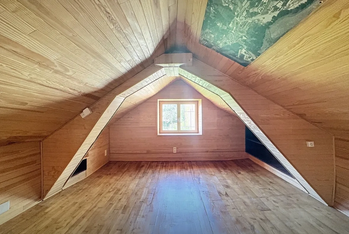Maison de village rénovée à Ségur avec 3 chambres et terrasse en centre bourg 