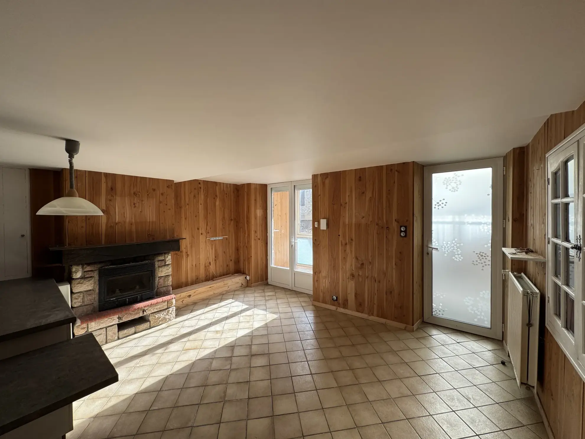 Maison de village rénovée à Ségur avec 3 chambres et terrasse en centre bourg 