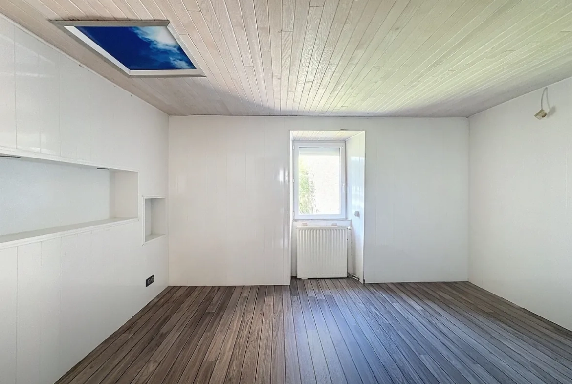 Maison de village rénovée à Ségur avec 3 chambres et terrasse en centre bourg 