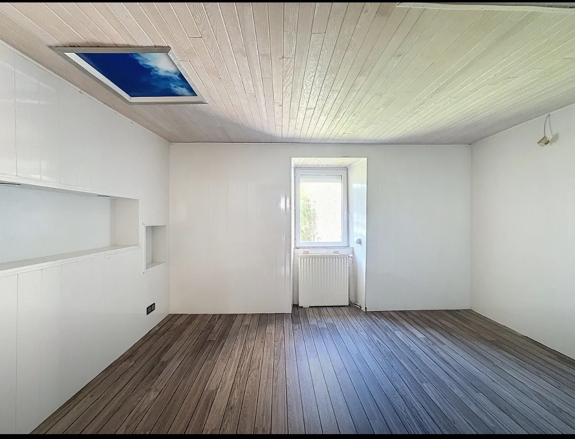 Maison de village rénovée à Ségur avec 3 chambres et terrasse en centre bourg 