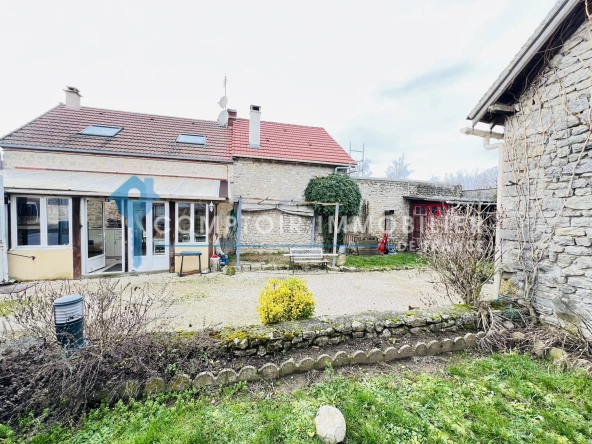 Maison de 89 m² avec dépendance à Voves - Charmant petit village 
