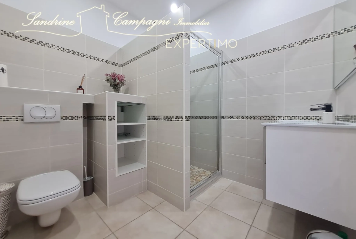 Maison de ville rénovée avec 4 chambres à Carpentras, proche du centre-ville 
