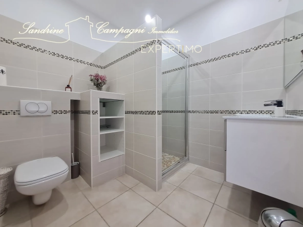 Maison de ville rénovée avec 4 chambres à Carpentras, proche du centre-ville 