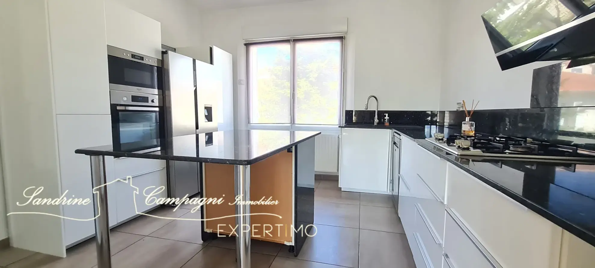 Maison de ville rénovée avec 4 chambres à Carpentras, proche du centre-ville 
