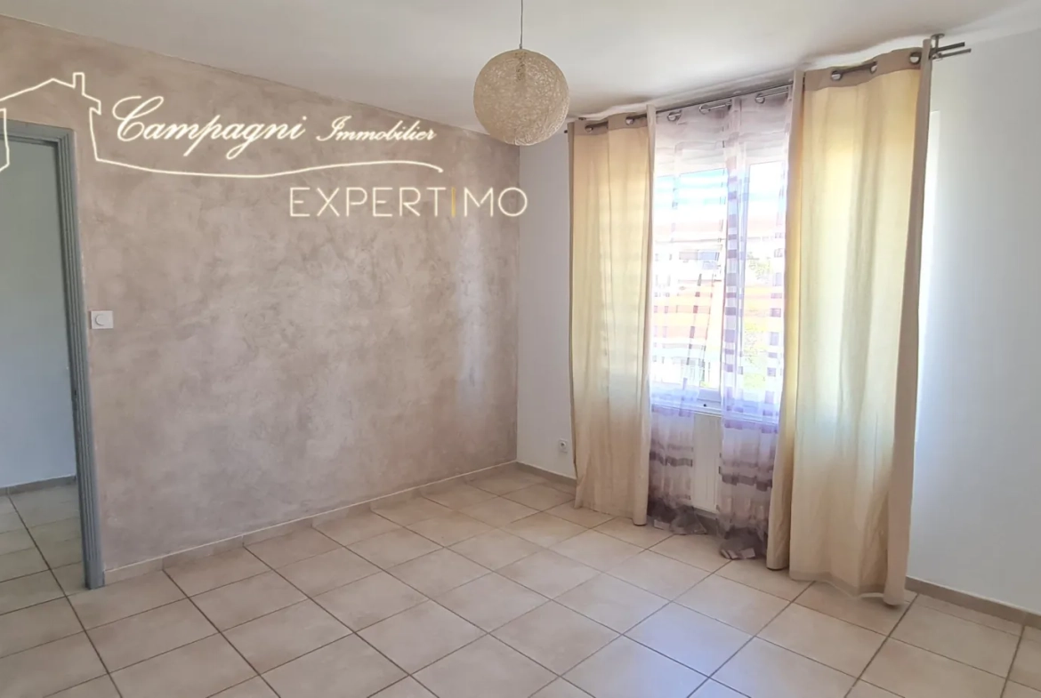 Maison de ville rénovée avec 4 chambres à Carpentras, proche du centre-ville 