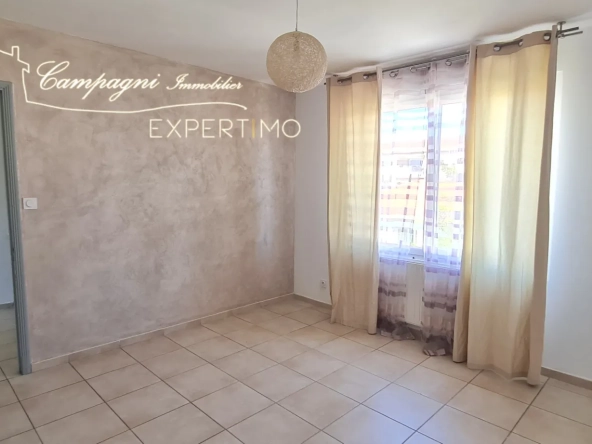Maison de ville rénovée avec 4 chambres à Carpentras, proche du centre-ville 