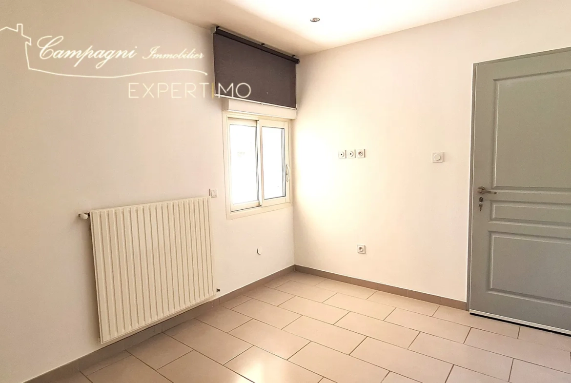 Maison de ville rénovée avec 4 chambres à Carpentras, proche du centre-ville 