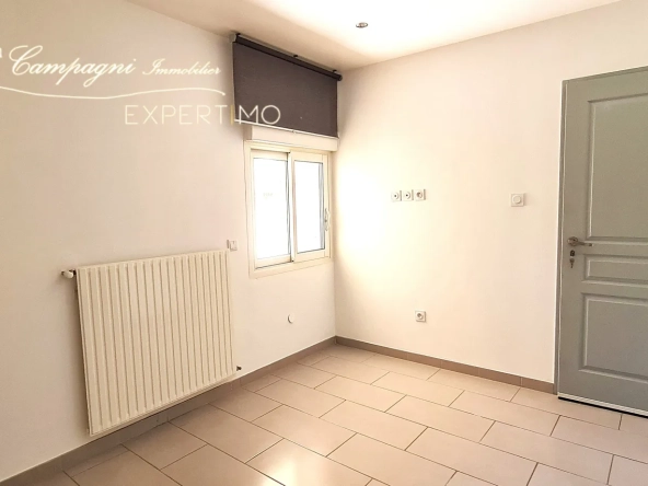 Maison de ville rénovée avec 4 chambres à Carpentras, proche du centre-ville 