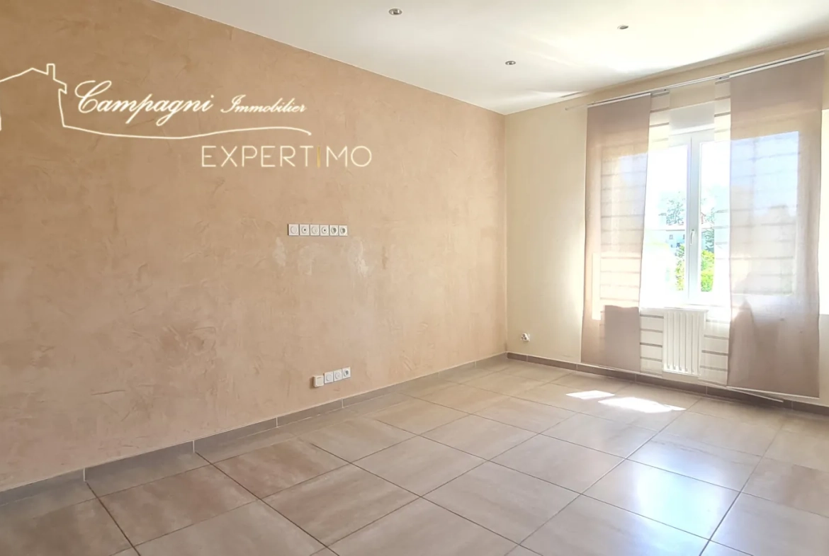 Maison de ville rénovée avec 4 chambres à Carpentras, proche du centre-ville 