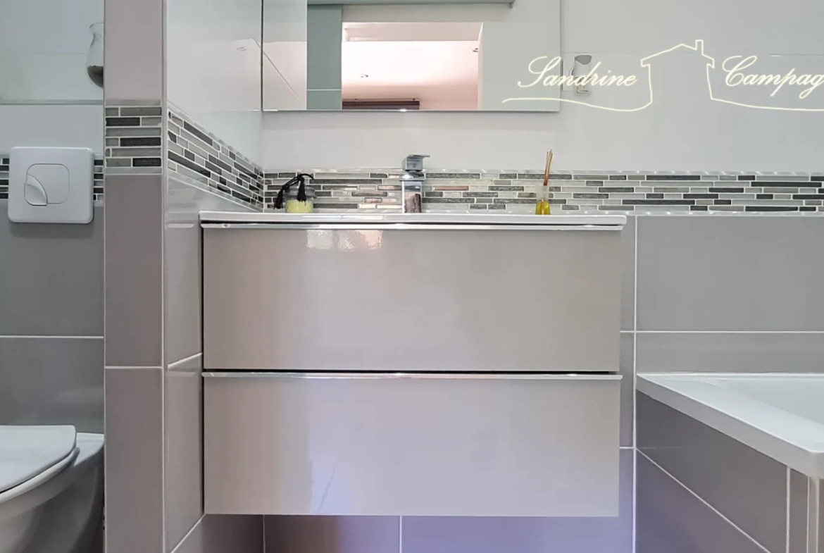Maison de ville rénovée avec 4 chambres à Carpentras, proche du centre-ville 