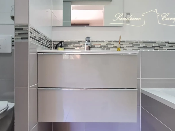 Maison de ville rénovée avec 4 chambres à Carpentras, proche du centre-ville 
