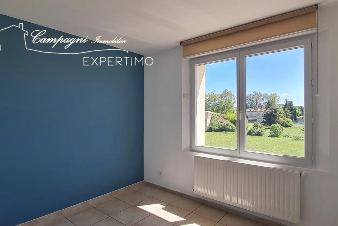 Maison de ville rénovée avec 4 chambres à Carpentras, proche du centre-ville 