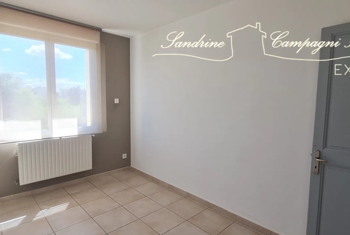 Maison de ville rénovée avec 4 chambres à Carpentras, proche du centre-ville 