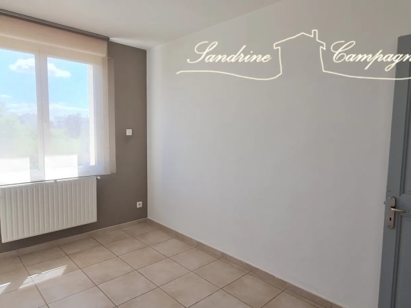 Maison de ville rénovée avec 4 chambres à Carpentras, proche du centre-ville 