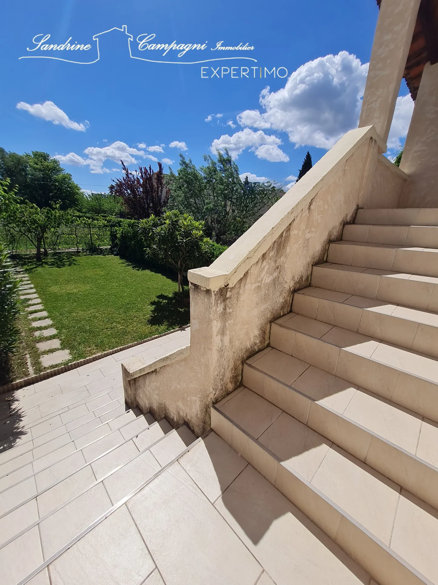 Maison de ville rénovée avec 4 chambres à Carpentras, proche du centre-ville 