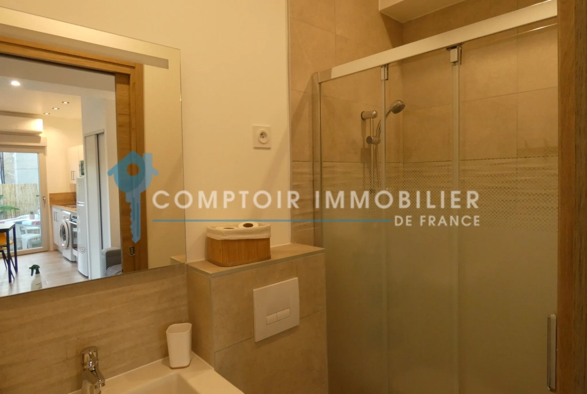 Maison divisée en deux appartements avec plage privée et vue sur le lac à Charavines 