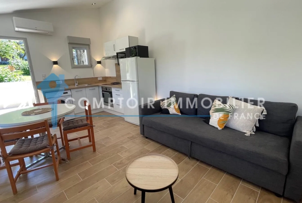 Maison divisée en deux appartements avec plage privée et vue sur le lac à Charavines 
