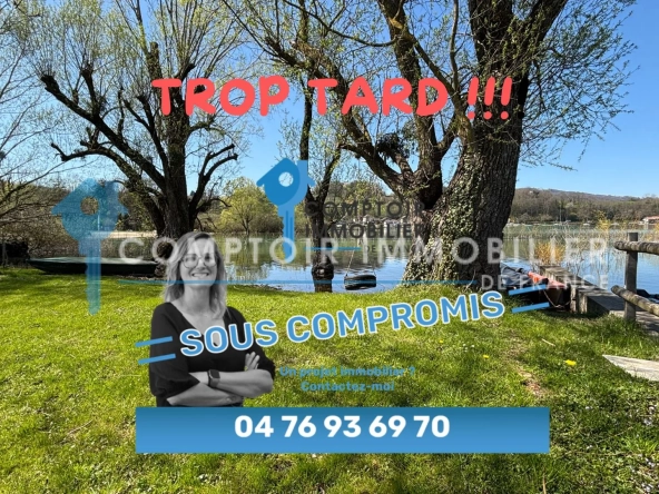 Maison divisée en deux appartements avec plage privée et vue sur le lac à Charavines