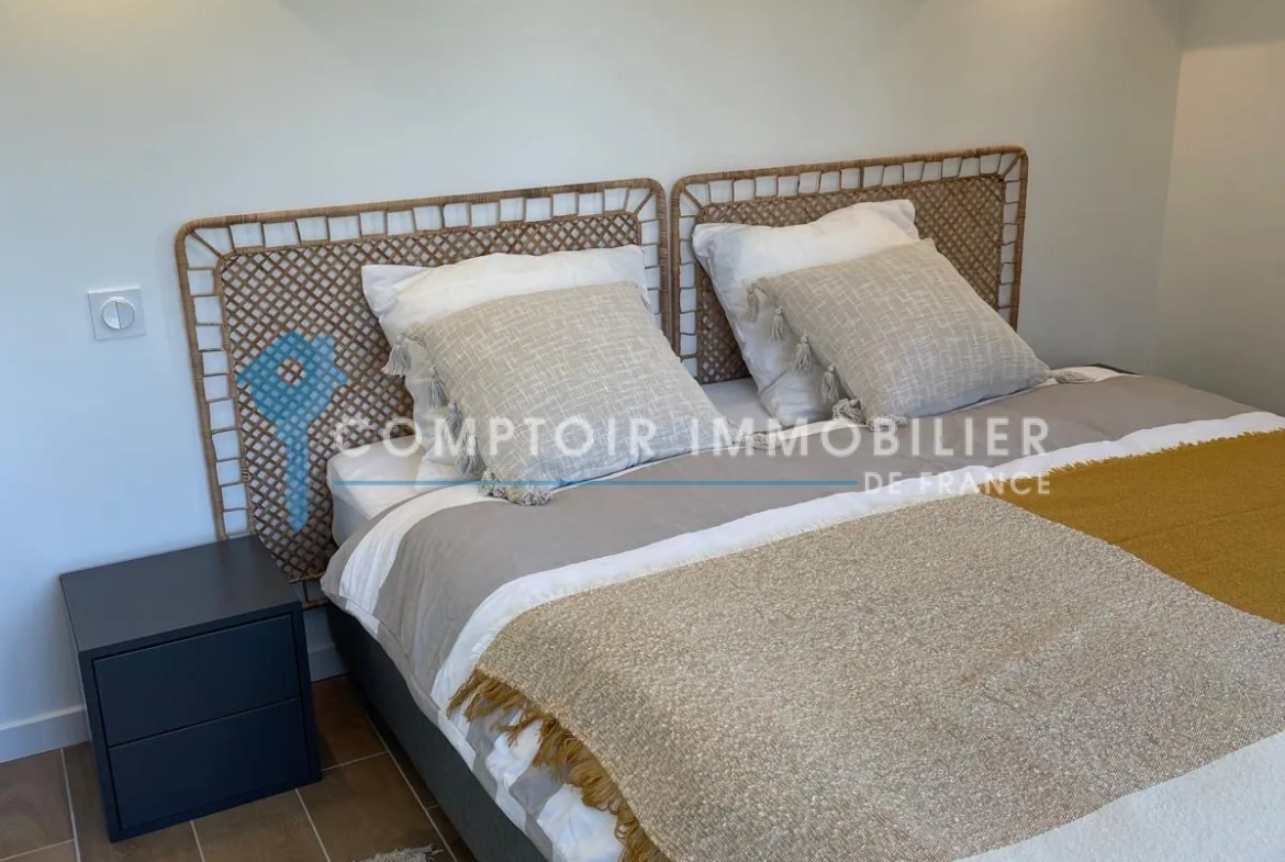 Maison divisée en deux appartements avec plage privée et vue sur le lac à Charavines 