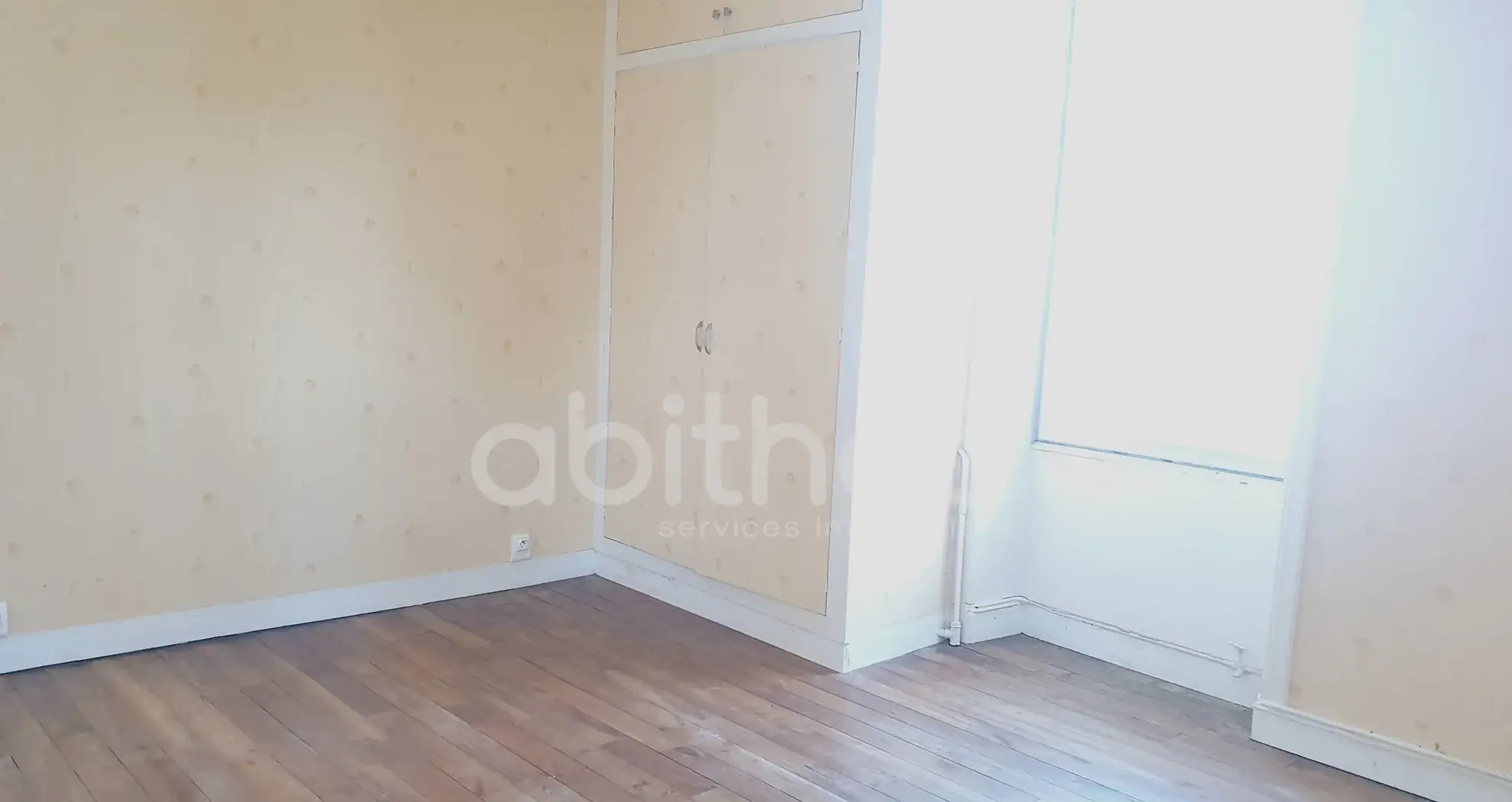 Maison de 145 m² à vendre au centre de Chabanais (16150) avec garage et terrain 
