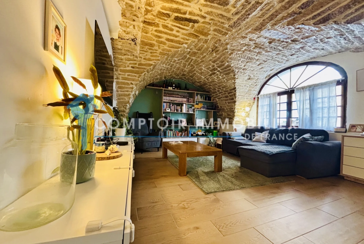 Maison de village avec terrasse à vendre à Codognan - 3 chambres, rénovée, cœur de ville 