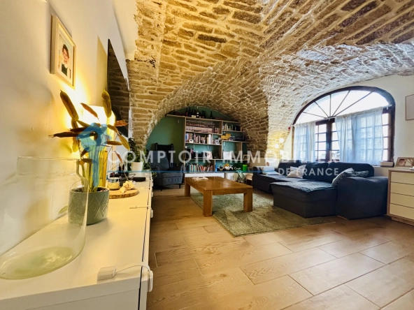 Maison de village avec terrasse à vendre à Codognan - 3 chambres, rénovée, cœur de ville