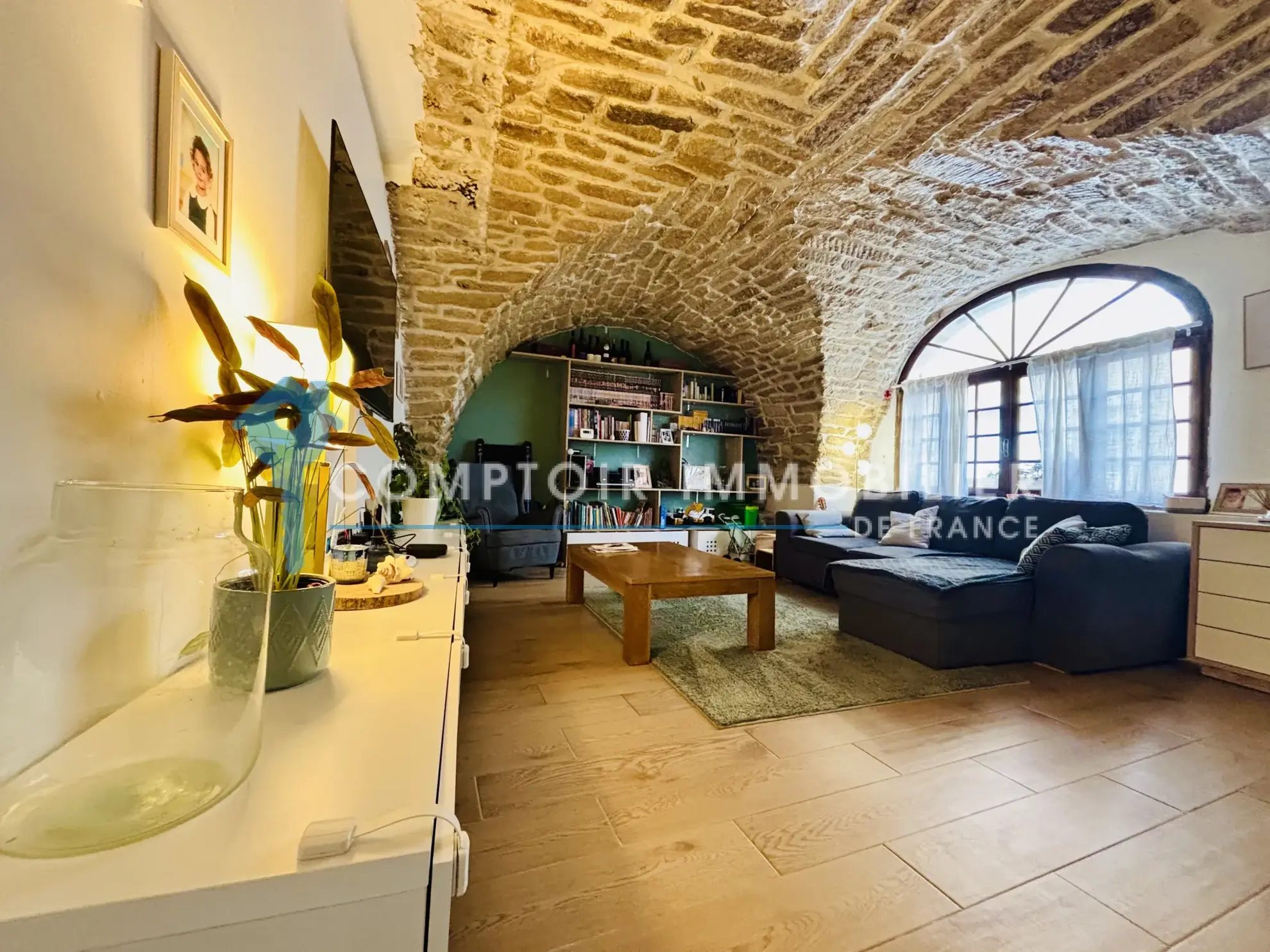 Maison de village avec terrasse à vendre à Codognan - 3 chambres, rénovée, cœur de ville 