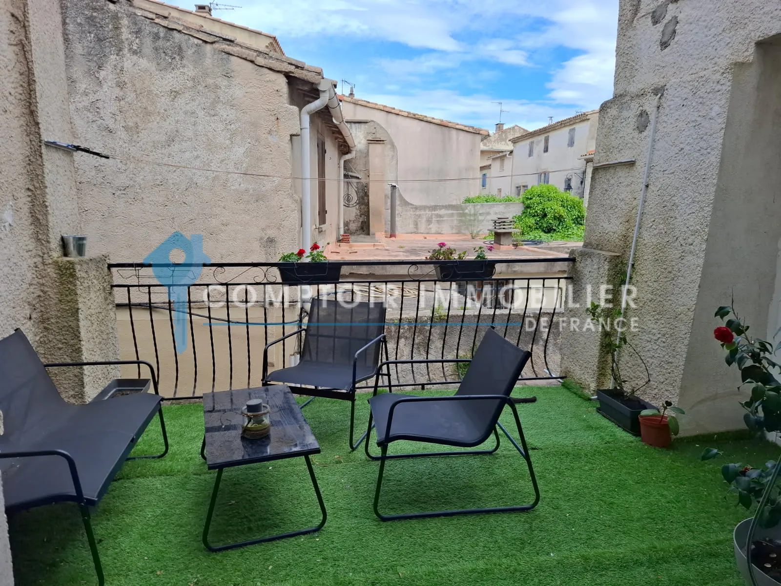 Maison de village avec terrasse à vendre à Codognan - 3 chambres, rénovée, cœur de ville 