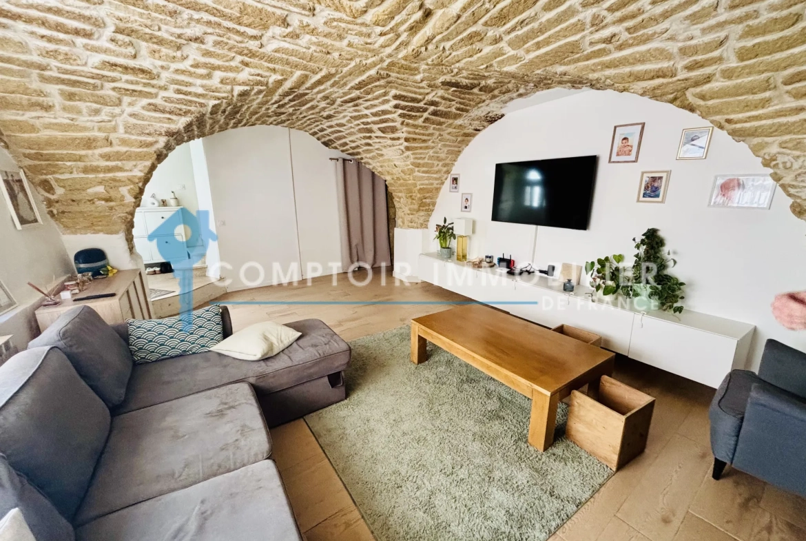 Maison de village avec terrasse à vendre à Codognan - 3 chambres, rénovée, cœur de ville 
