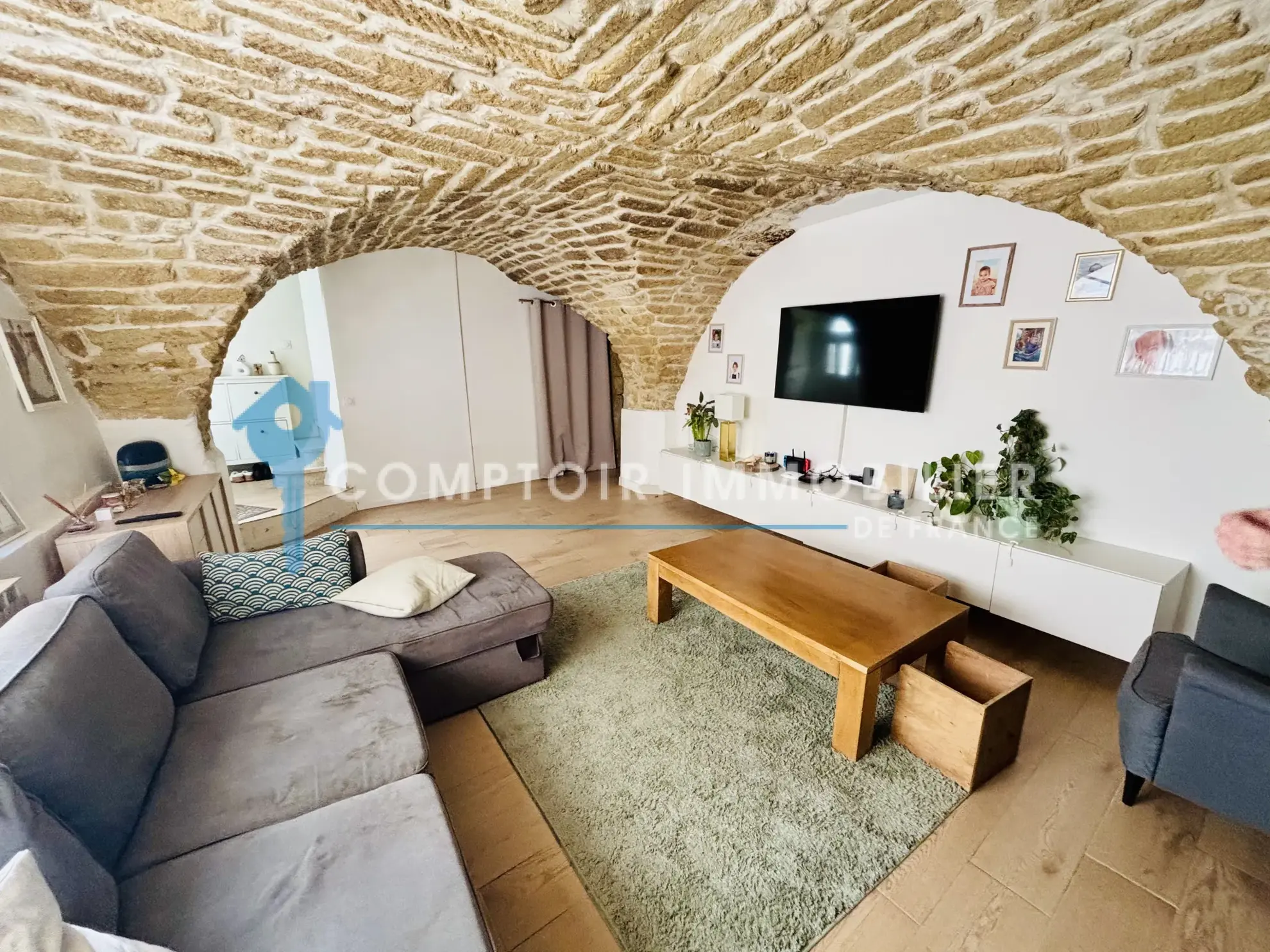 Maison de village avec terrasse à vendre à Codognan - 3 chambres, rénovée, cœur de ville 