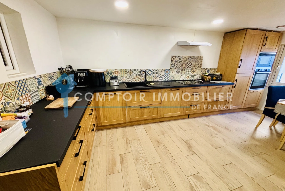 Maison de village avec terrasse à vendre à Codognan - 3 chambres, rénovée, cœur de ville 