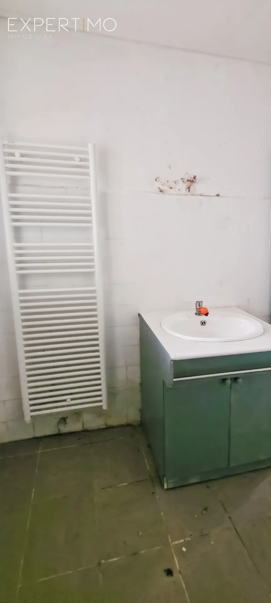 Maison de plain-pied à vendre à Segonzac avec 4 chambres et potentiel de rénovation 