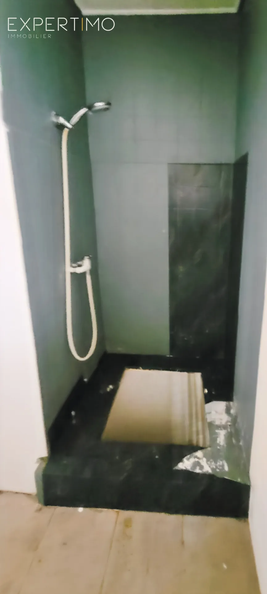 Maison de plain-pied à vendre à Segonzac avec 4 chambres et potentiel de rénovation 