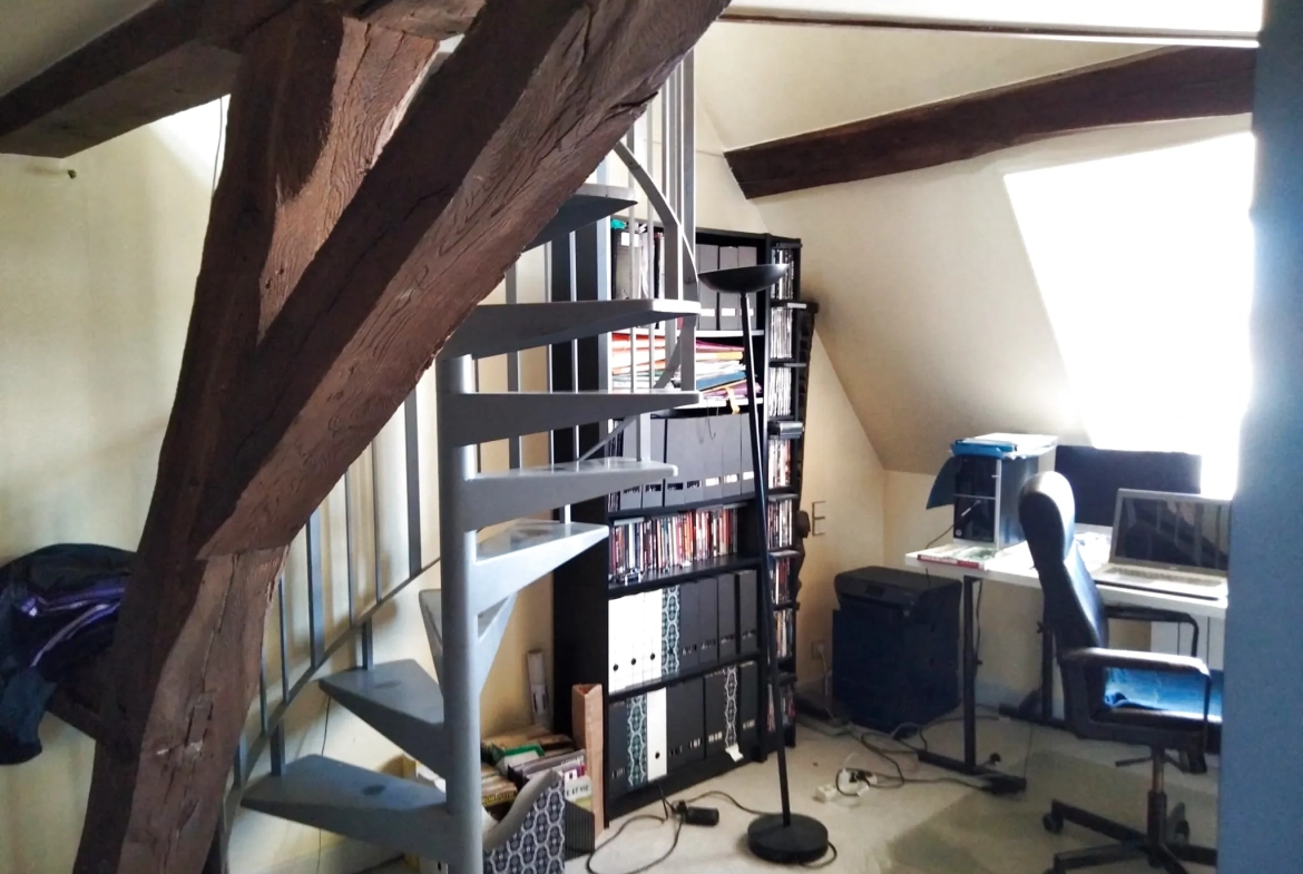 Appartement T2 loué avec cave et ascenseur à Avallon, investissement sécurisé 
