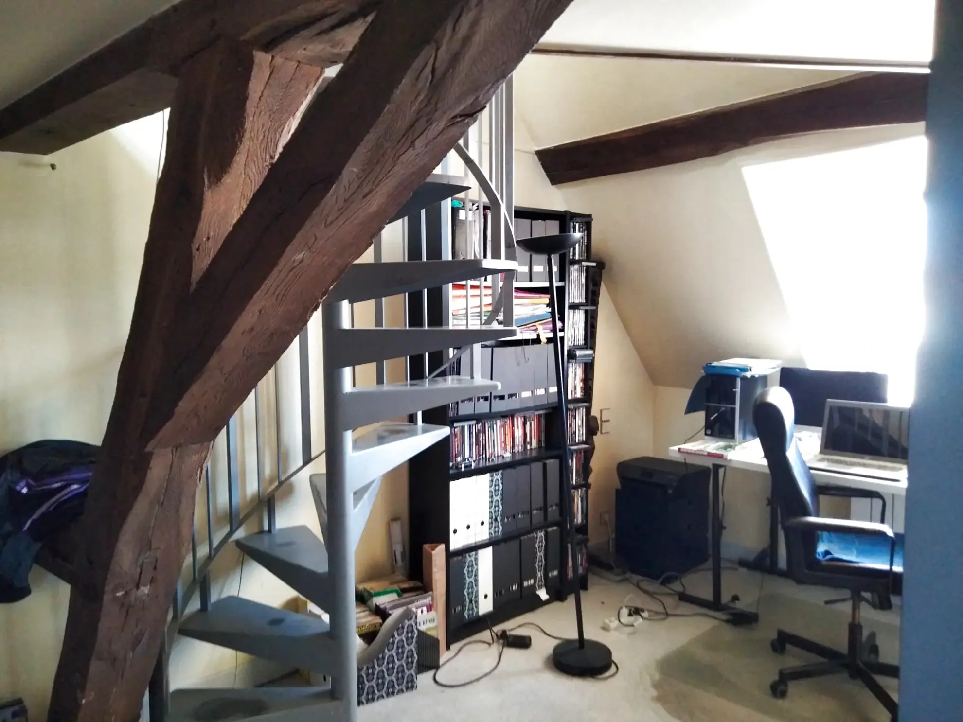 Appartement T2 loué avec cave et ascenseur à Avallon, investissement sécurisé 