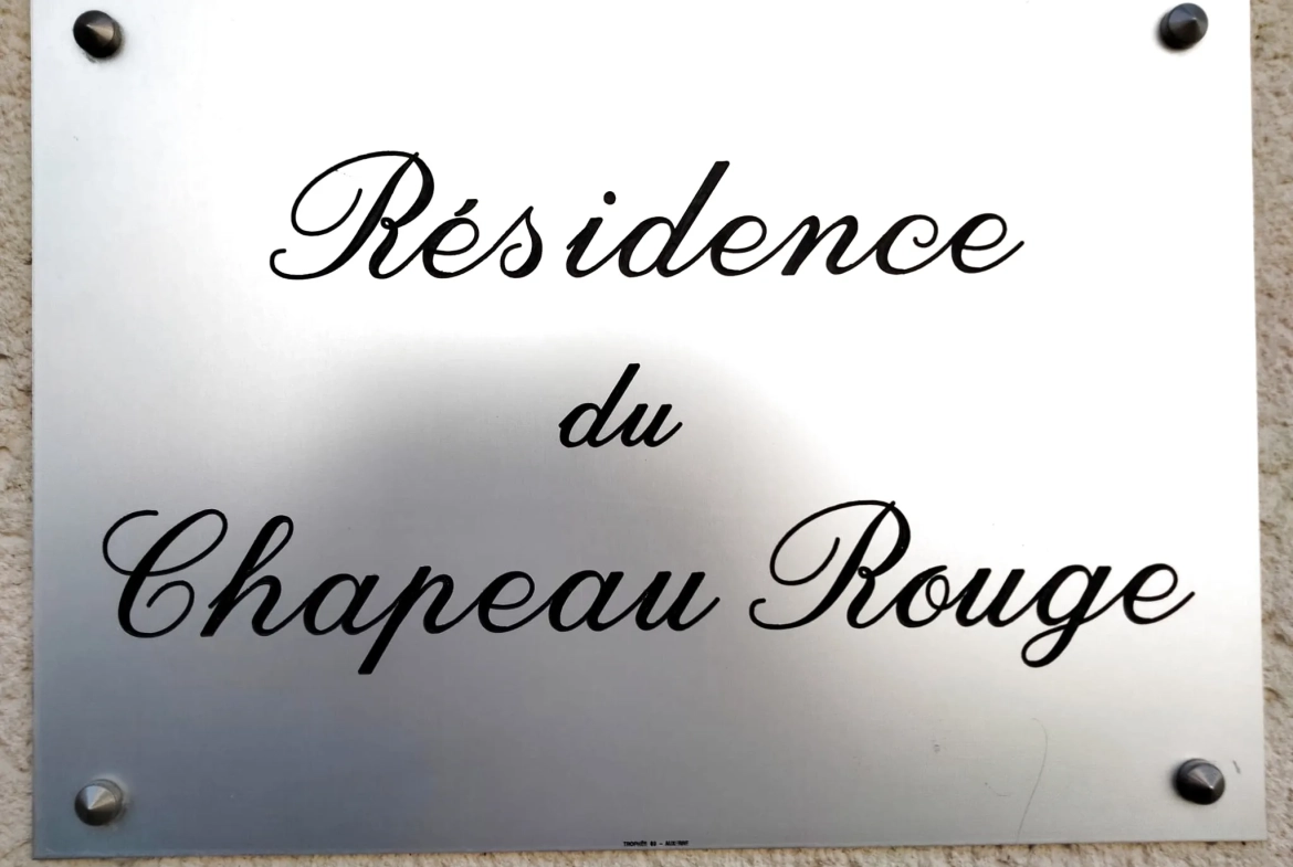 Appartement T2 loué avec cave et ascenseur à Avallon, investissement sécurisé 