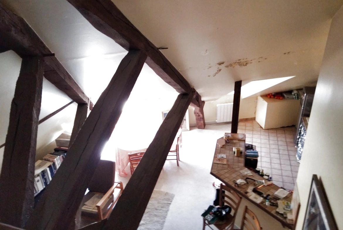 Appartement T2 loué avec cave et ascenseur à Avallon, investissement sécurisé 